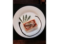 TejotaCalsot sobre Hojaldre y salsa romescu con lomo de sardina